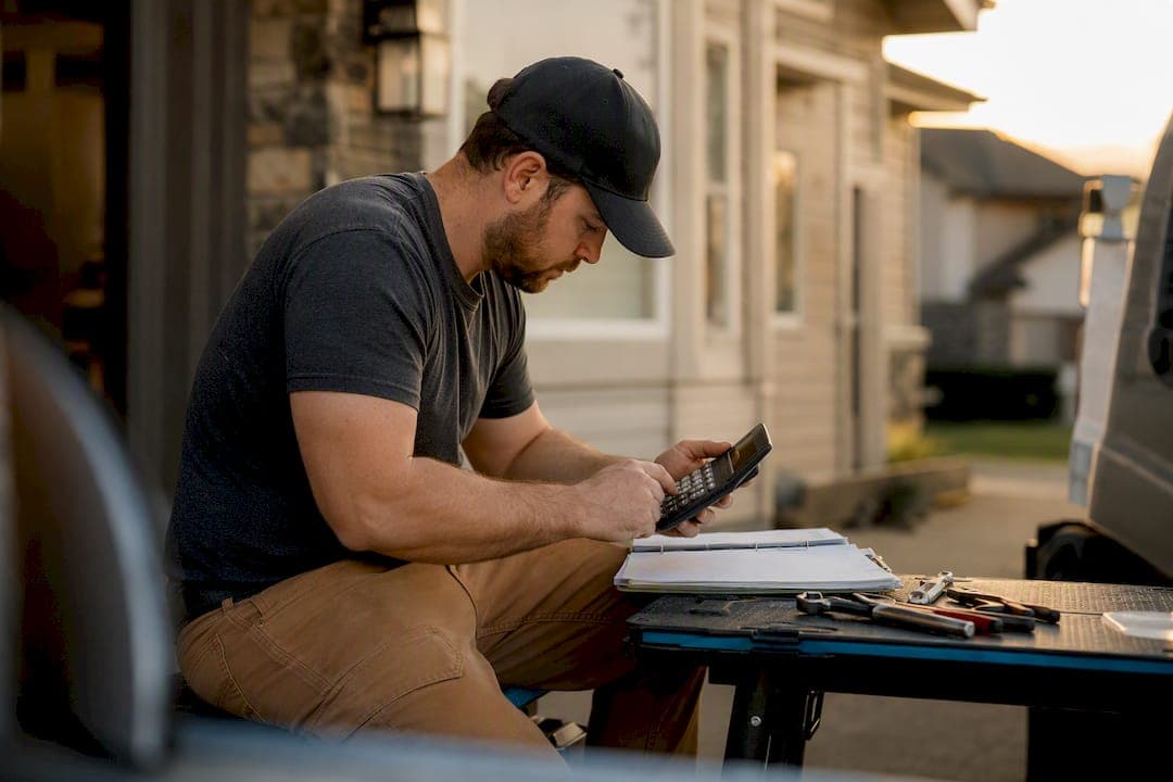 Invoice Late Fees: A Practical Guide for Tradespeople